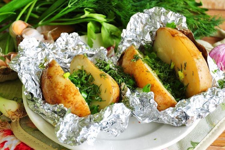 Картофель в духовке: картошка гармошка