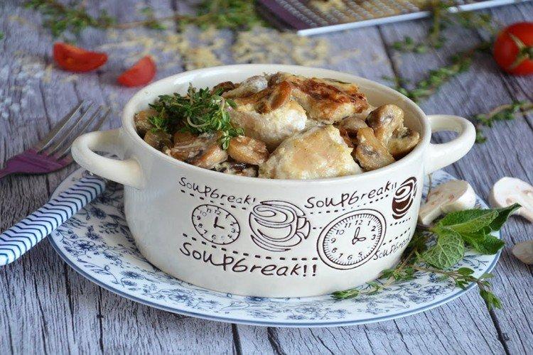 Курица с грибами и сливочным соусом в духовке