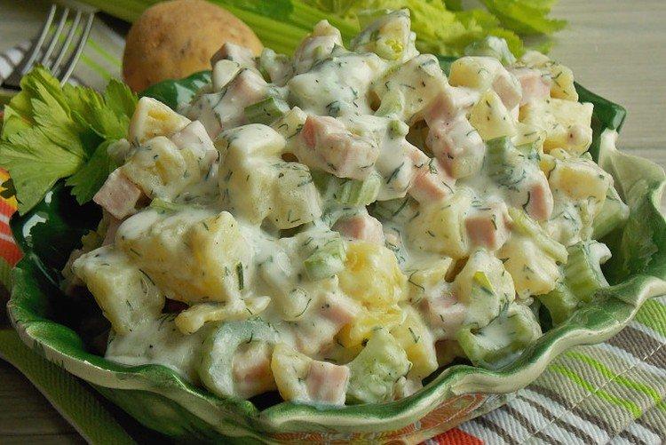 Салат с ветчиной, картофелем и сыром