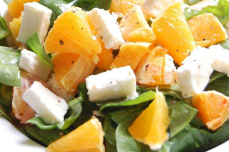Салат с апельсинами, ветчиной и сыром