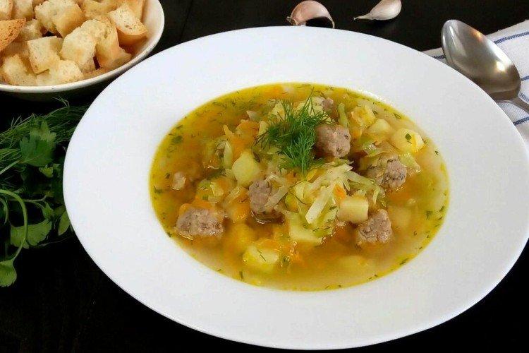 Суп с фрикадельками и капустой