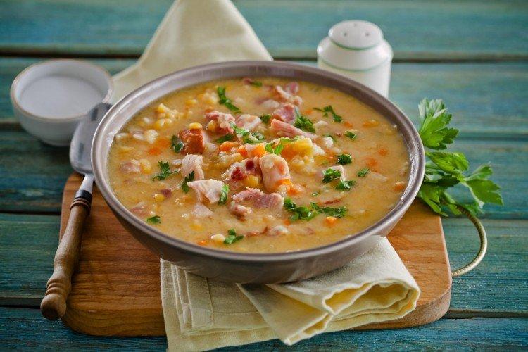 10 гороховых супов с копченостями, которые порадуют всю семью
