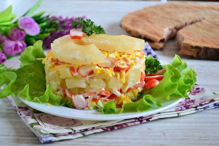 Крабовый салат с ананасом