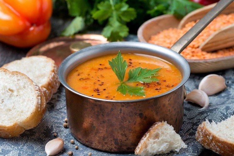 15 супов из красной чечевицы, которые сделают обед незабываемым
