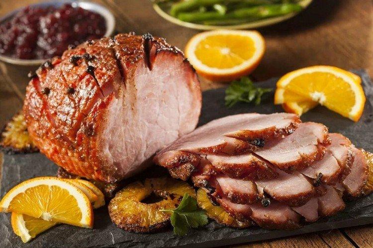 Свиной окорок в духовке: 15 простых и вкусных рецептов