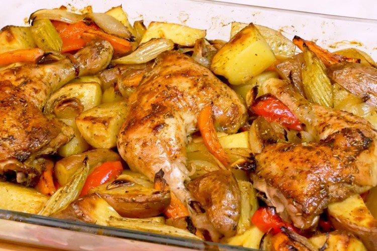 Куриные окорочка с овощами в духовке