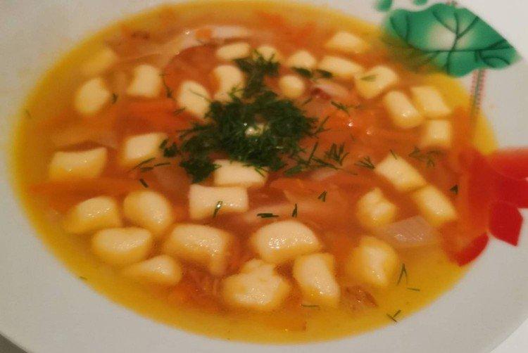 Томатный суп с галушками