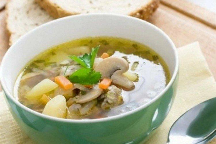 Картофельный суп с курицей и грибами