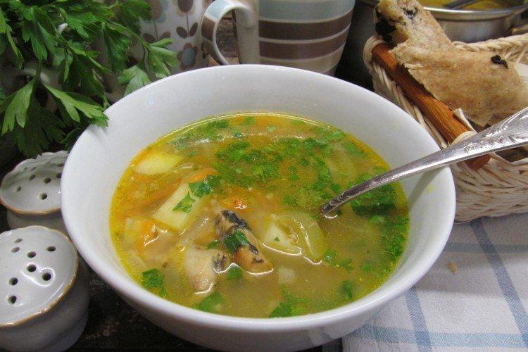 Картофельный суп с рыбными консервами
