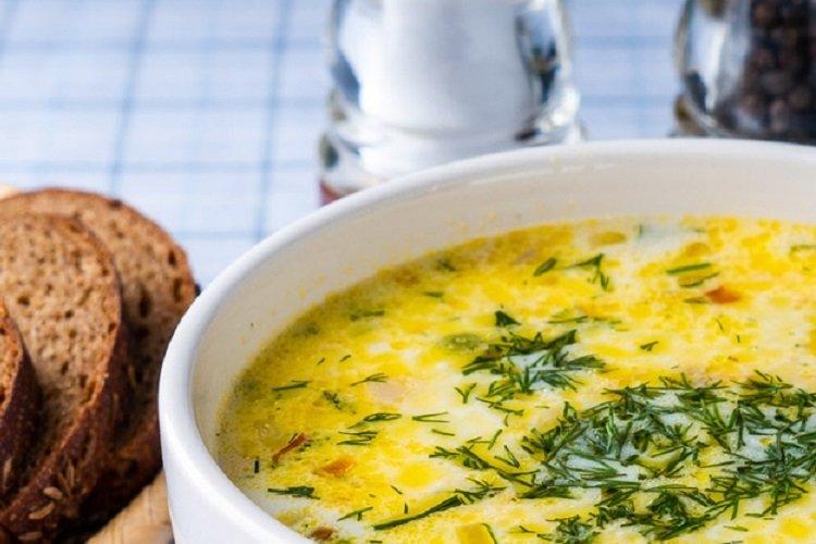 Сырный суп с яйцом