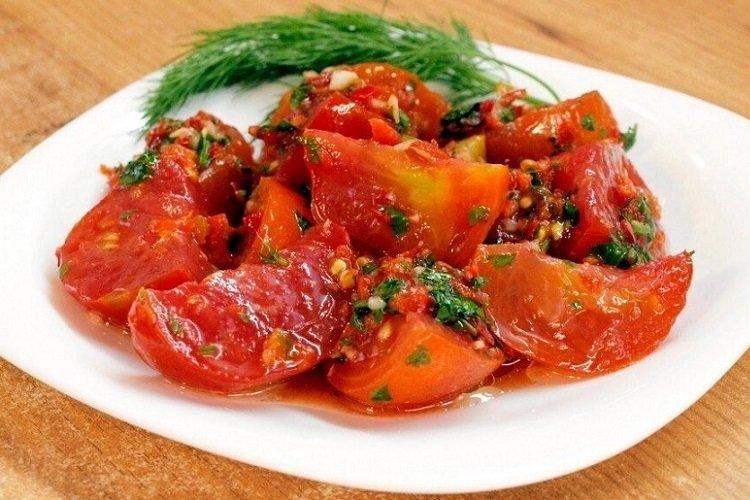 Острый корейский салат с помидорами