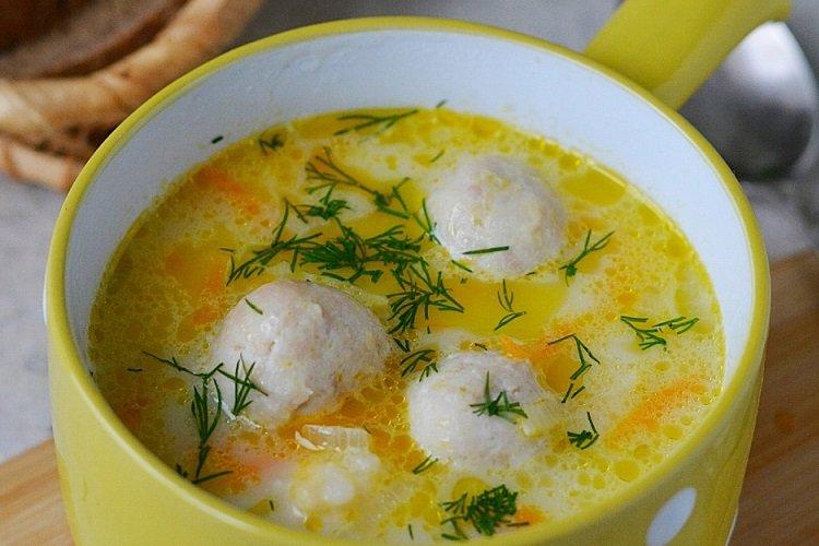 Сырный суп с фрикадельками и рисом