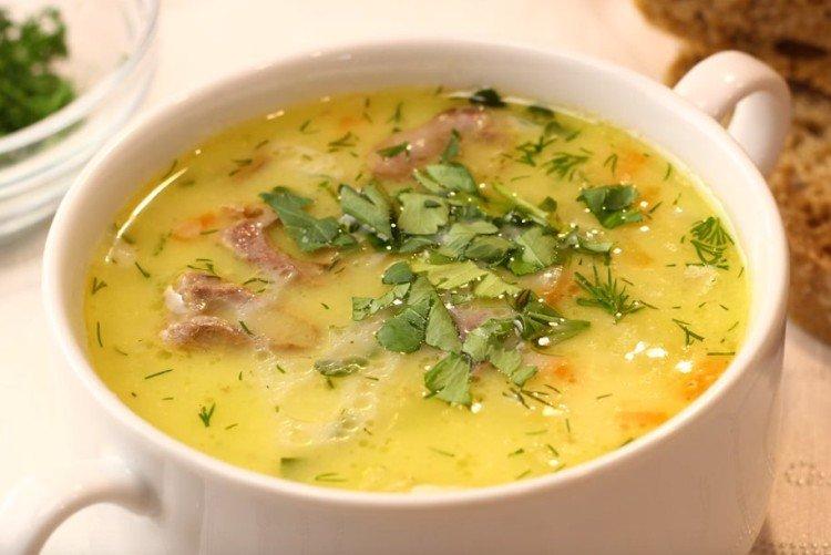 Куриный суп с лапшой и сыром