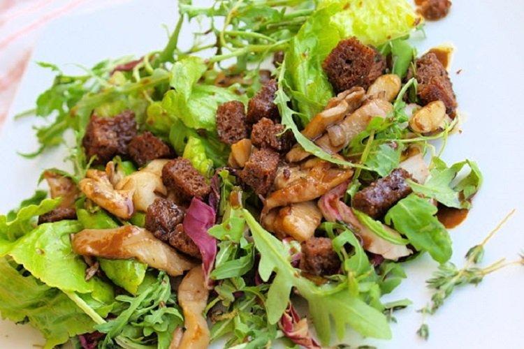 Топ-7 рецептов вкуснейших салатов с грибами и сыром
