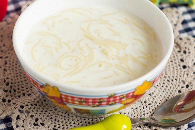 Сладкий молочный суп с вермишелью