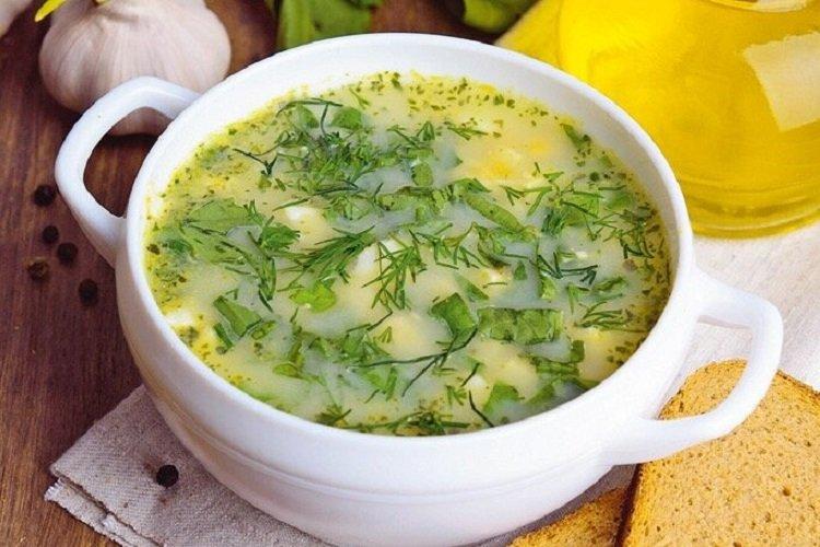 Молочный суп с вермишелью и шпинатом