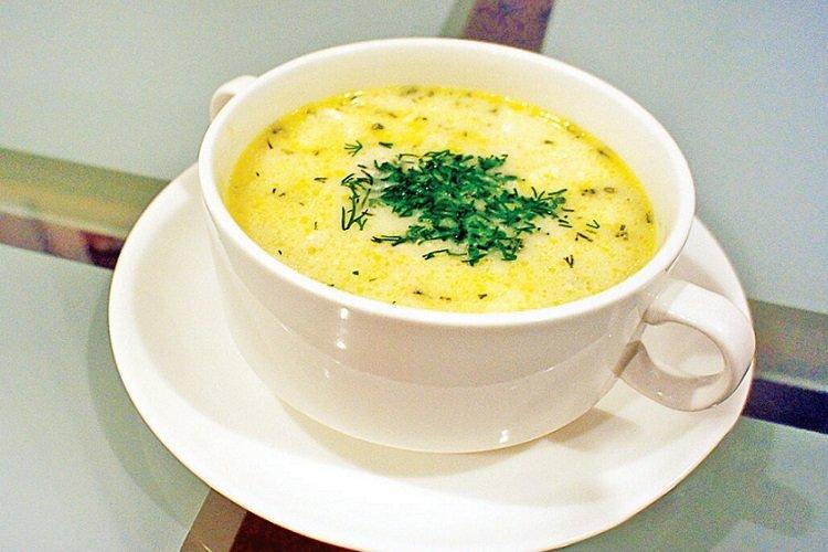 Молочный суп из вермишели и плавленого сыра