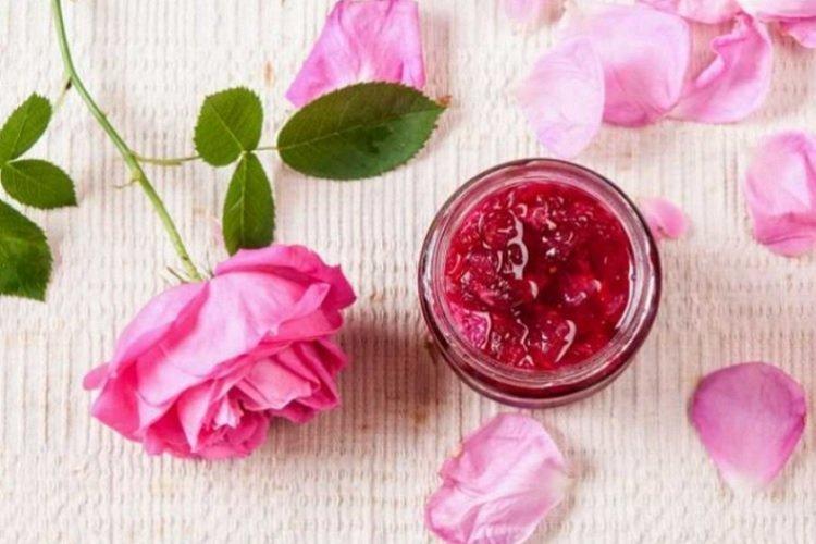 Варенье с лепестками роз и розовым маслом