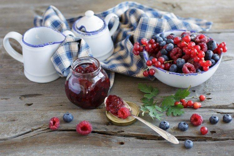 Варенье из лесных ягод: 20 простых и вкусных рецептов