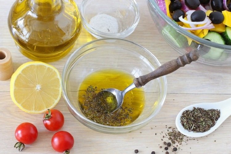 Заправка с ароматными специями для греческого салата