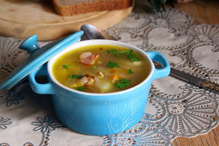 Гречневый суп с беконом в мультиварке