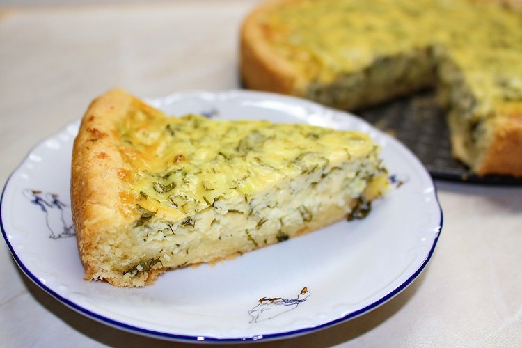Творожный пирог с сыром и зеленью