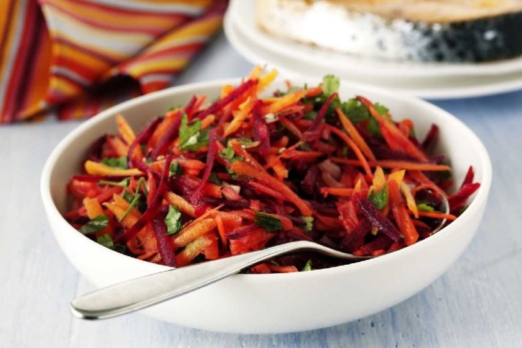 Салат из сырой свеклы и моркови