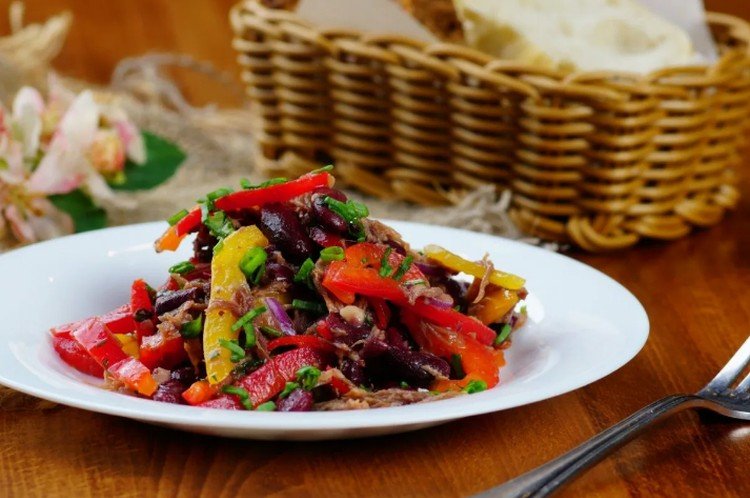 Пикантный салат «Тбилиси» с бараниной