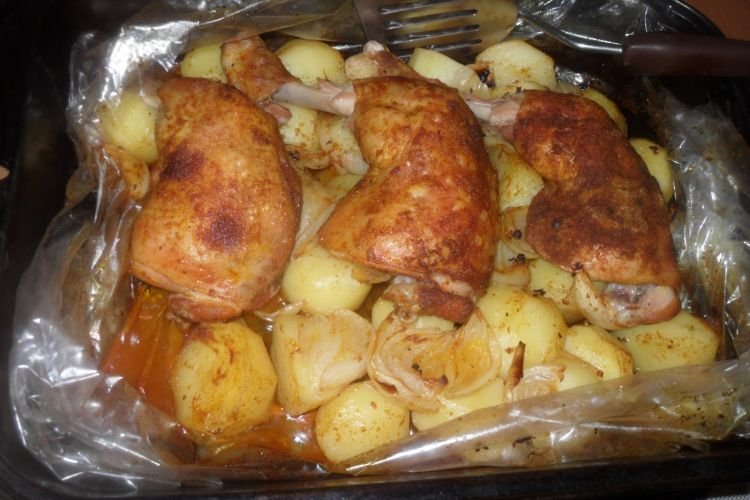 Курица с картофелем, запеченные в рукаве