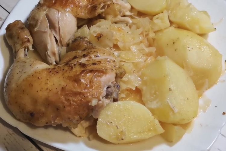 Курица с картофелем и капустой в духовке