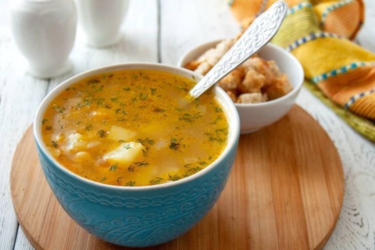 Гороховый суп с курицей и салом