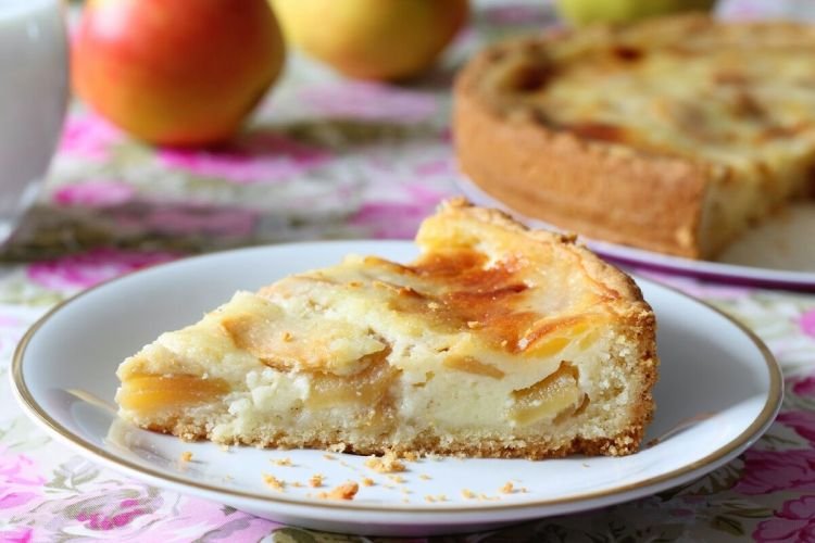 Сметанный пирог с яблоками