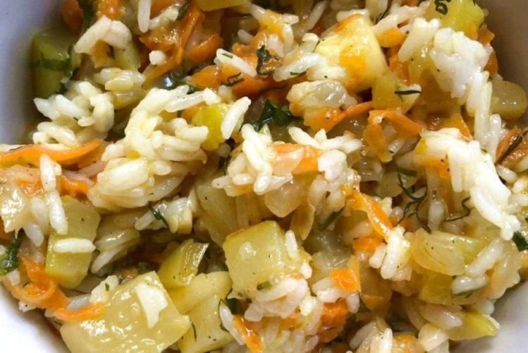 Пикантный рис с овощами