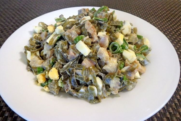 Салат с селедкой и морской капустой