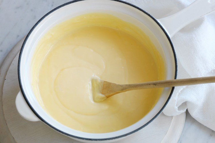 Крем из сметаны для густого торта, приготовление в домашних условиях и заварной крем для торта — 10 рецептов в домашних условиях