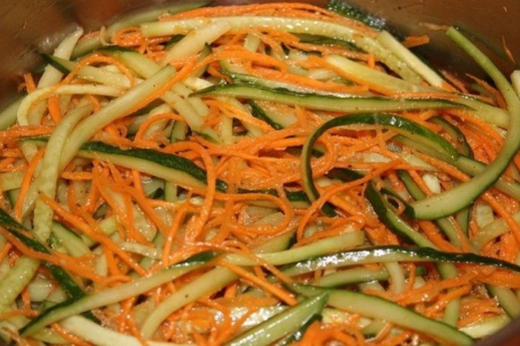 Огурцы по-корейски с морковью