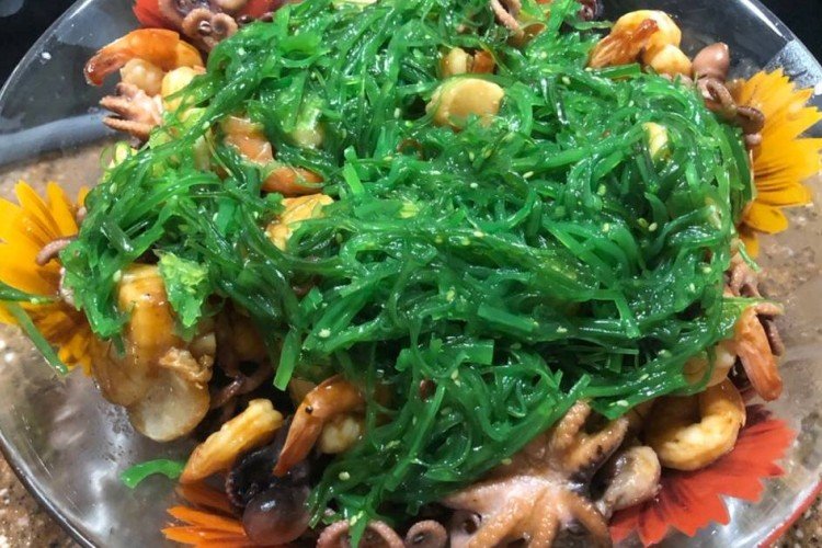Салат Чука с морепродуктами