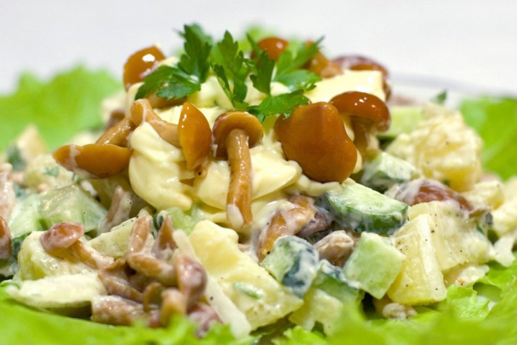 Салат с опятами маринованными рецепт с фото