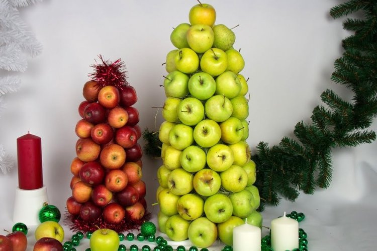 Новогодняя елка из яблок