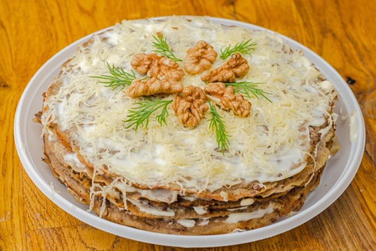 Печеночный торт с грецкими орехами