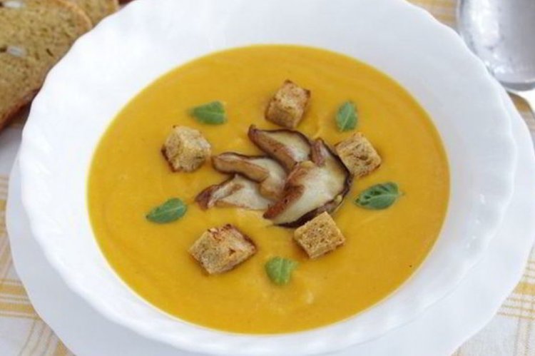 Суп-пюре из тыквы с белыми грибами