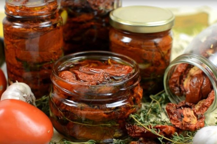 10 простых рецептов, как приготовить вяленые помидоры в духовке