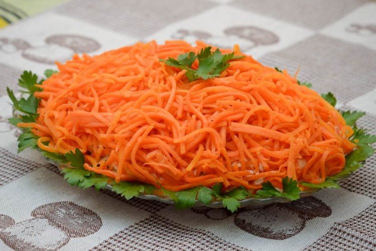 Салат с корейской морковью на Новый год