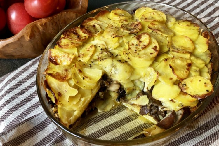 Картошка с белыми грибами и сыром в духовке