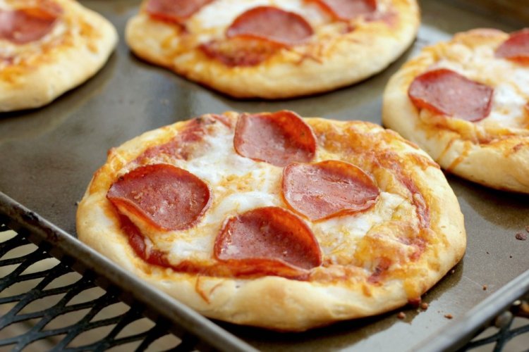 Рецепт пиццы на булочке в духовке и 15 рецептов мини пиццы, которые сможет приготовить каждый