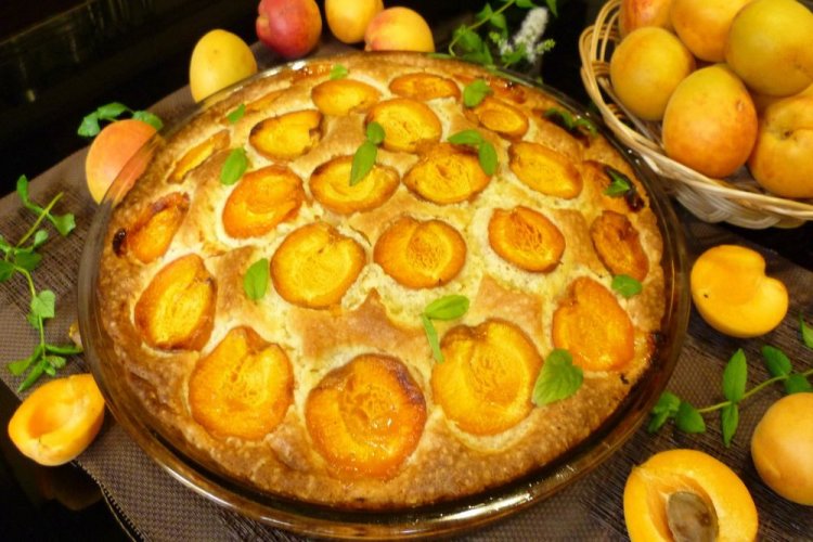 Пирог с абрикосами на кефире