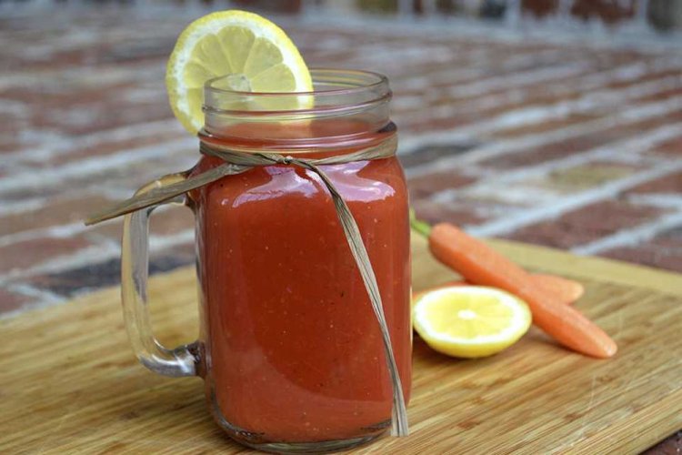 Томатный сок с морковью и лимоном