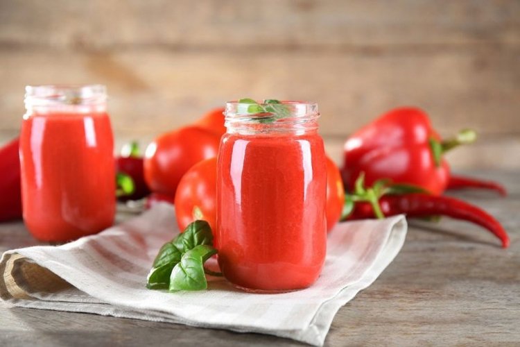 Пикантный сок из томатов и овощей