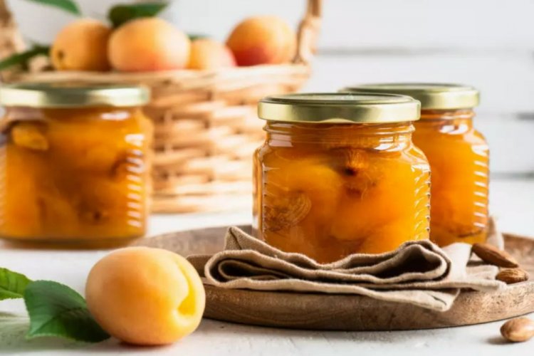 Варенье из абрикосов с ядрышками и соком апельсина