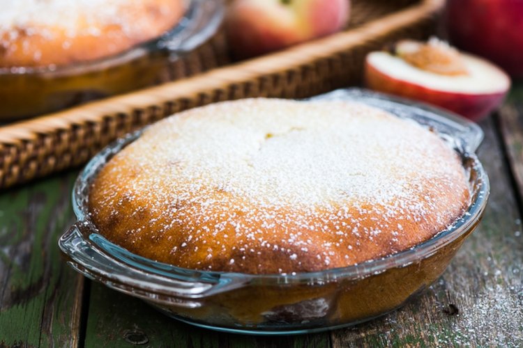 Пирог с персиками и яблоками